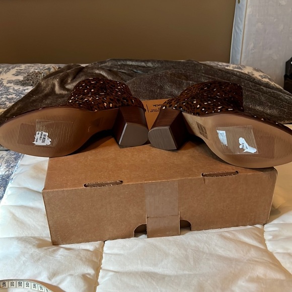 40. Madewell The Rosie Bootie in Rich Brown - Picture 8 of 10